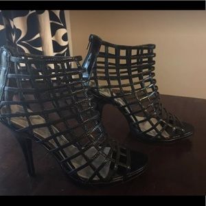 Cage bootie